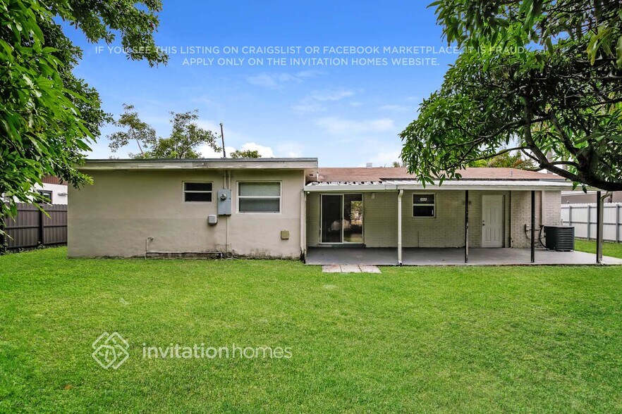 Building Photo - 10005 SW 166th St