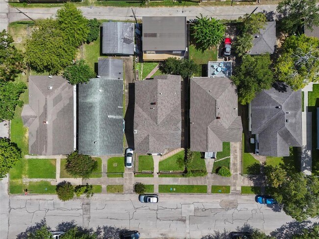 Building Photo - 3811 Ave N 1/2