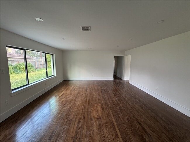 Building Photo - 6 Pom Ct