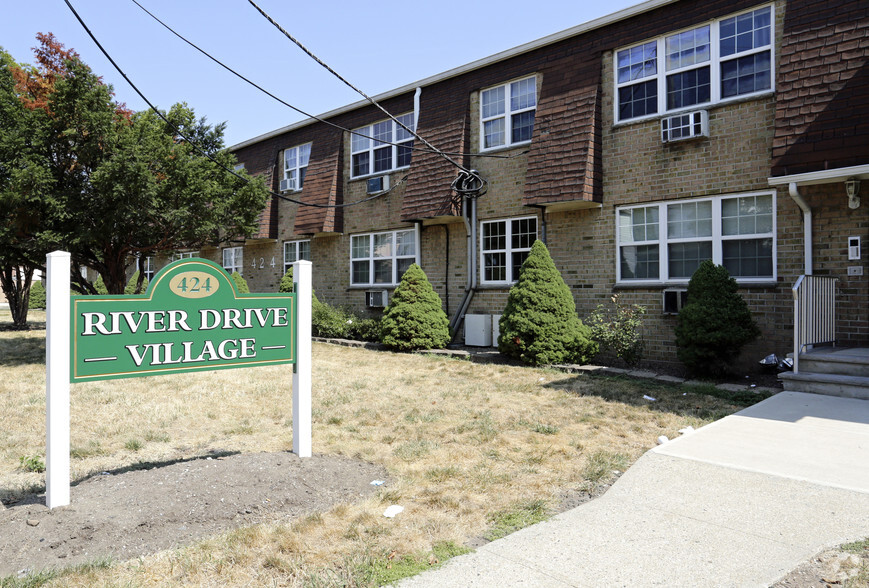 Primary Photo - River Drive Village Apartments