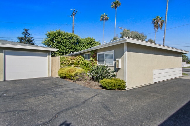 Private Garage-Parking - 1565 Santa Ana Ave