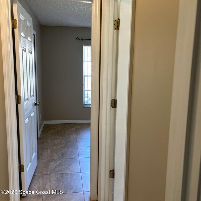 Building Photo - 1281 Rock Springs Dr