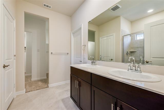 Building Photo - 102 Monarch Wy