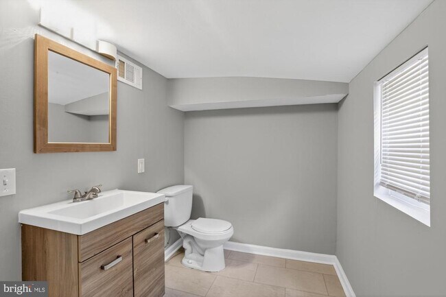 Building Photo - 1626 N 25th St