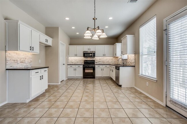 Building Photo - 2443 Green Meadows Ln