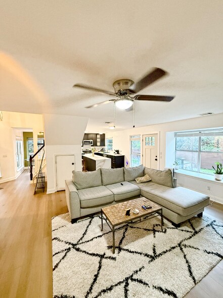 Building Photo - 11719 Bell Ave