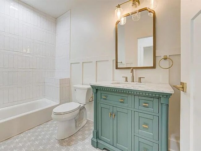 Building Photo - 213 NE 14th St