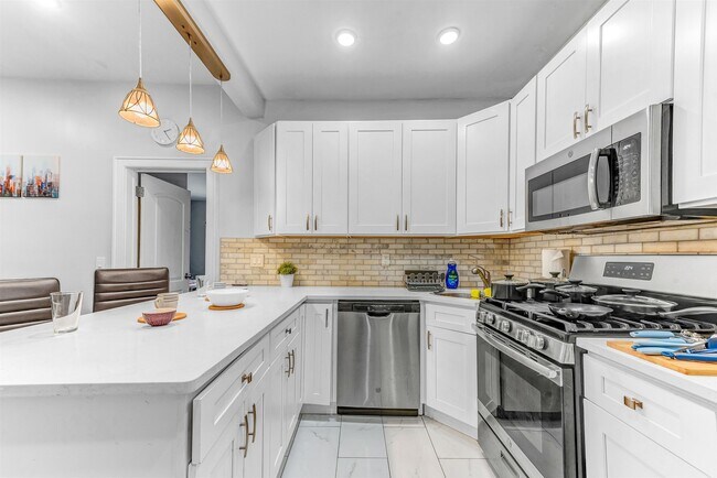 Building Photo - 5218 Park Ave