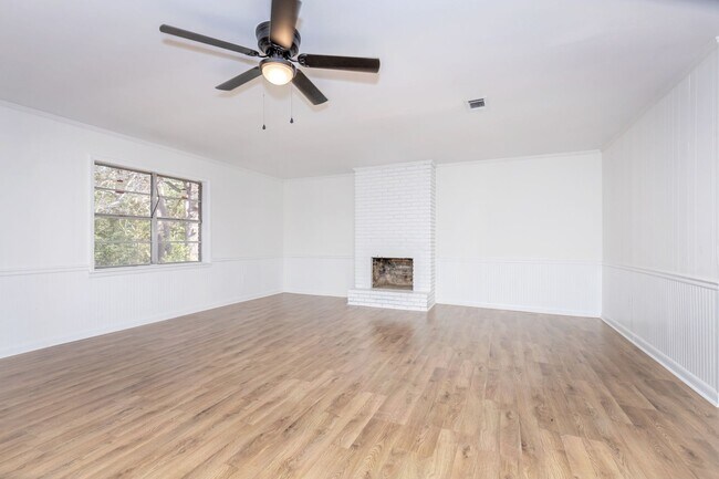 Building Photo - Home for Rent on the Bayou