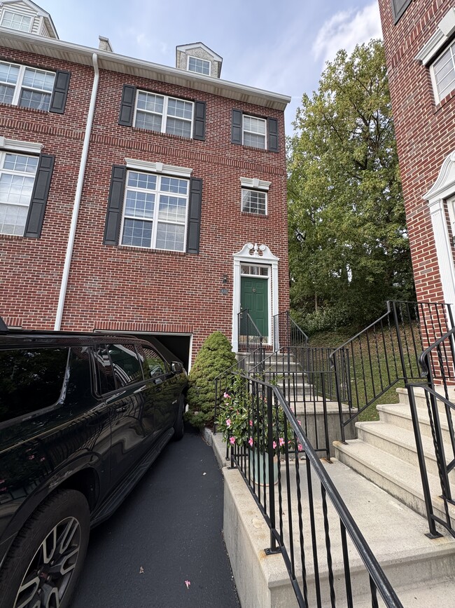 Primary Photo - 434 W 5th Ave