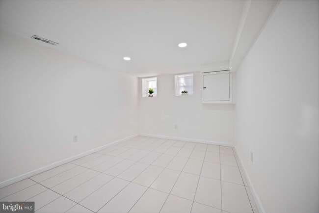 Building Photo - 1015 Riverside Ave