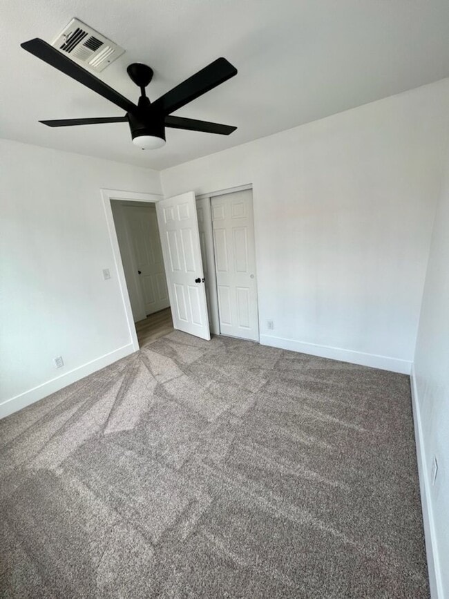 Building Photo - Stunning Single Story in Henderson