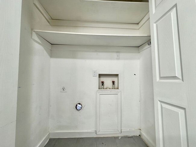 Building Photo - Rental