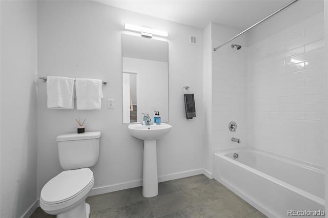 Building Photo - 1302 Akron St