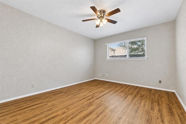 Building Photo - 8808 Pineridge Dr