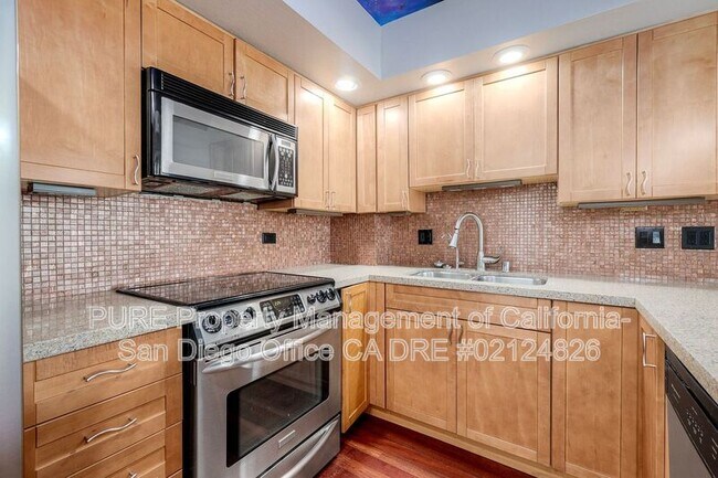 Building Photo - 4944 Cass St