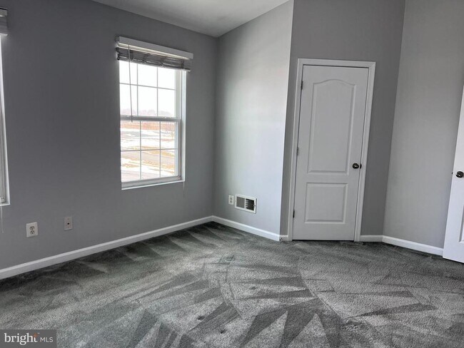 Building Photo - 820 Wingsail Ct