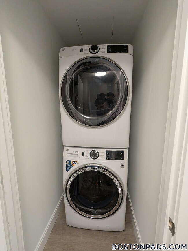 Building Photo - 1079 Commonwealth Ave