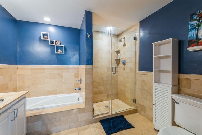 Building Photo - 1100 Clinton St