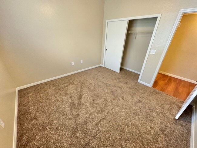 Building Photo - SPACIOUS 3 BEDROOM 2 FULL BATH CONDO IN GA...