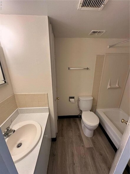 Building Photo - 1063 W 48th St