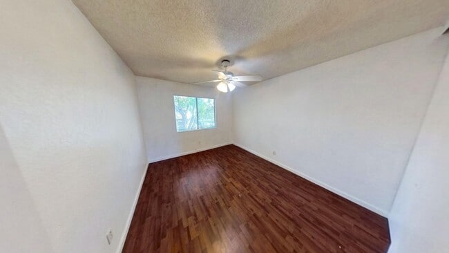 Building Photo - Charming 3 bedroom 2.5 bath Townhome in Co...