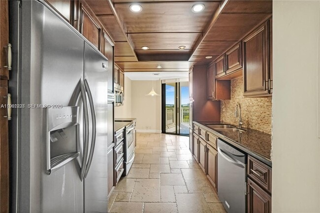 Building Photo - 1000 Quayside Terrace