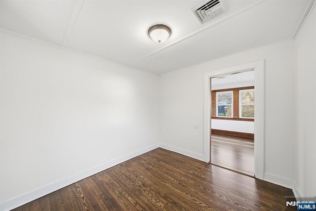 Building Photo - 75 Lakeview Terrace