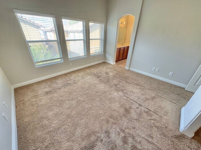 Building Photo - HERE'S THE PERFECT PLACE TO CALL HOME! 3 BEDROOM 2.5 BATHROOM TWO STORY TOWNHOUSE,