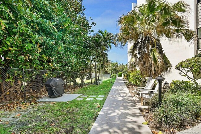 Building Photo - 1289 NE Ocean Blvd