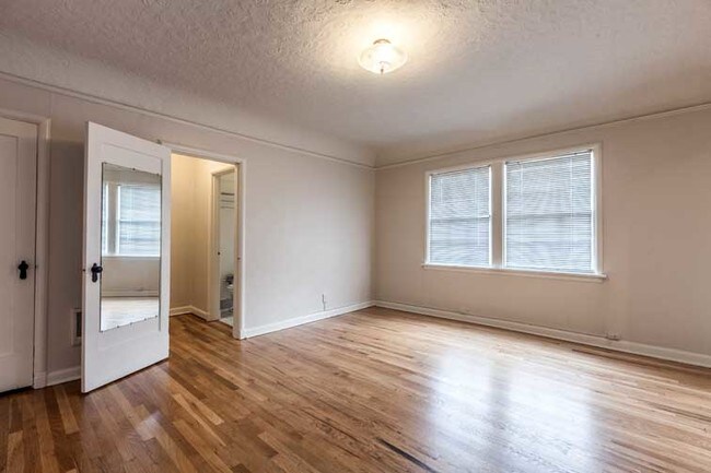 Building Photo - Marquam Manor