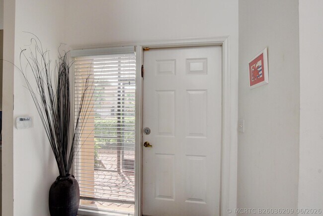 Building Photo - 22667 Meridiana Dr