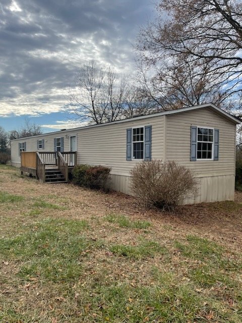 Building Photo - Country Living on 3 Acres in Fountain Inn!