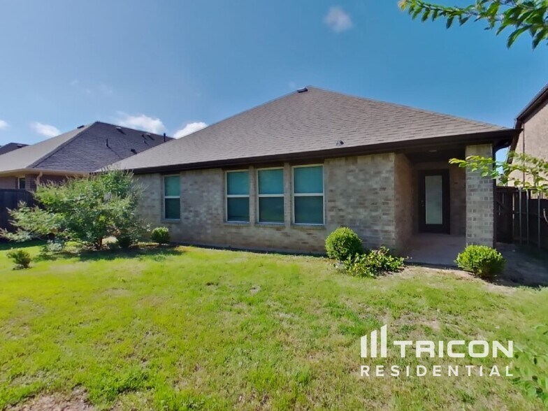 Building Photo - 745 Jamestown Ln