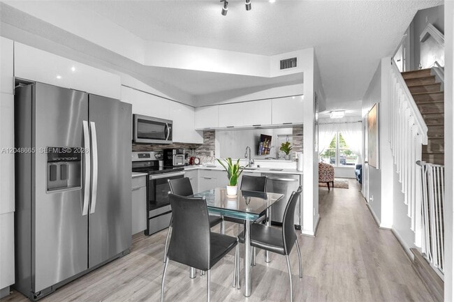 Building Photo - 9925 NW 57th Manor