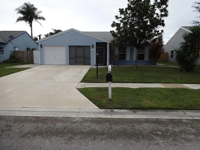 Building Photo - 7915 Blairwood Cir N