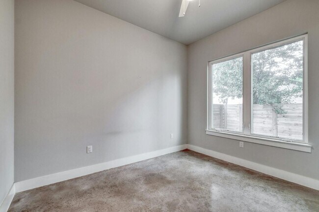 Building Photo - 4814 Harmon Ave