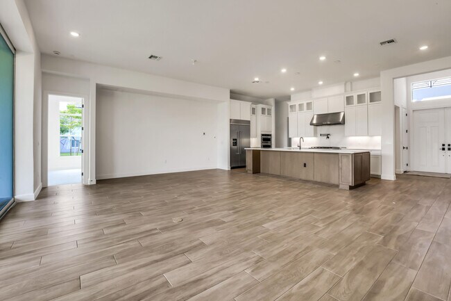 Building Photo - 20161 SE Bridgewater Dr