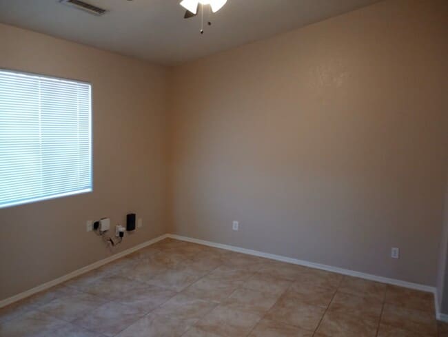 Building Photo - W Concordia Dr