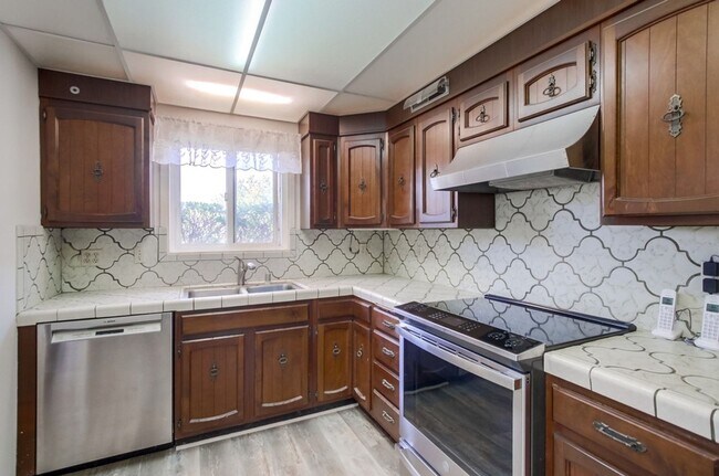 Building Photo - Charming 3 Bedroom Home in Serra Mesa
