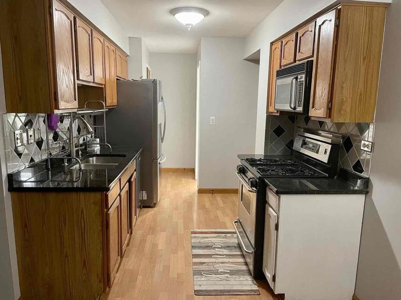 Building Photo - 84 Maplewood Dr