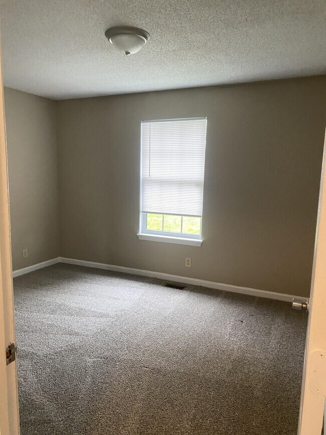 Building Photo - 2070 Carneal Ln