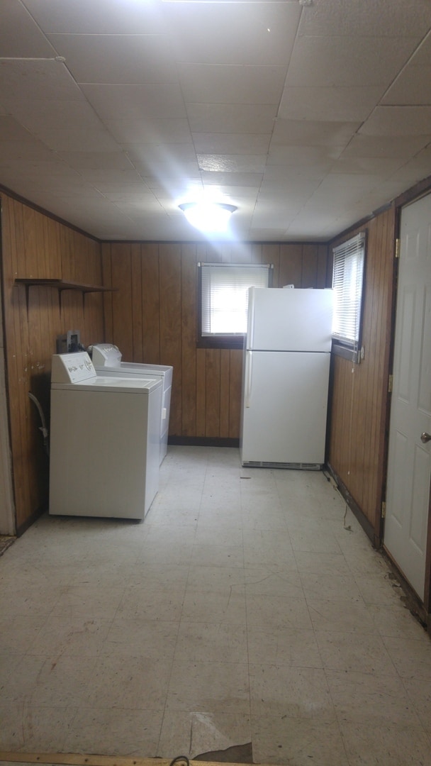Building Photo - 2-Story House, 5Bed/2Bath with Washer/Drye...