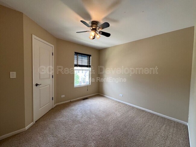 Building Photo - 498 Grosvenor Ln