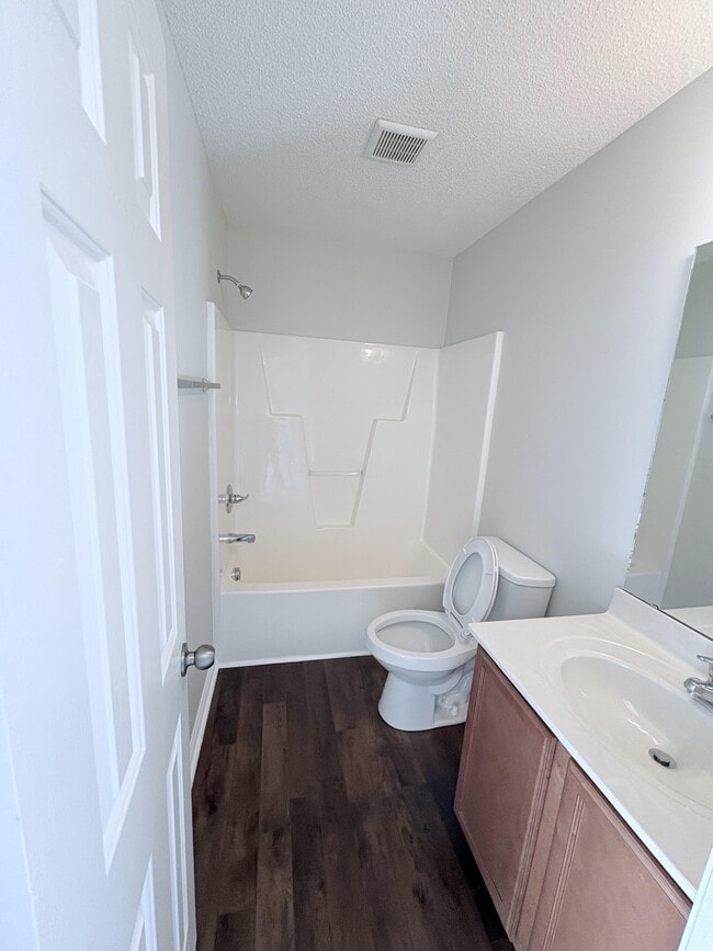 Building Photo - 1007 Banister Loop