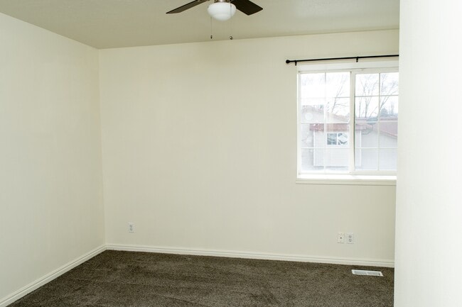 Building Photo - 137 S 400 W