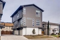 Building Photo - 2528 N Fitzhugh Ave