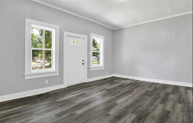Building Photo - 1633 Phillips Ln