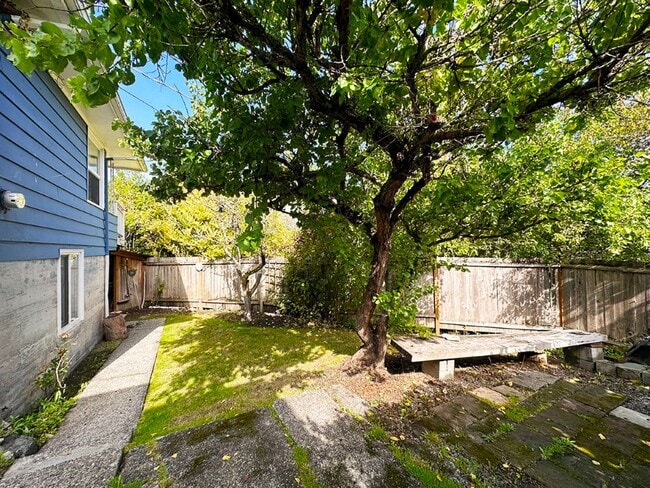 Building Photo - 4Bd/2Ba Seattle House