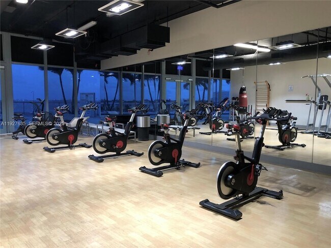 Building Photo - 601 NE 36th St